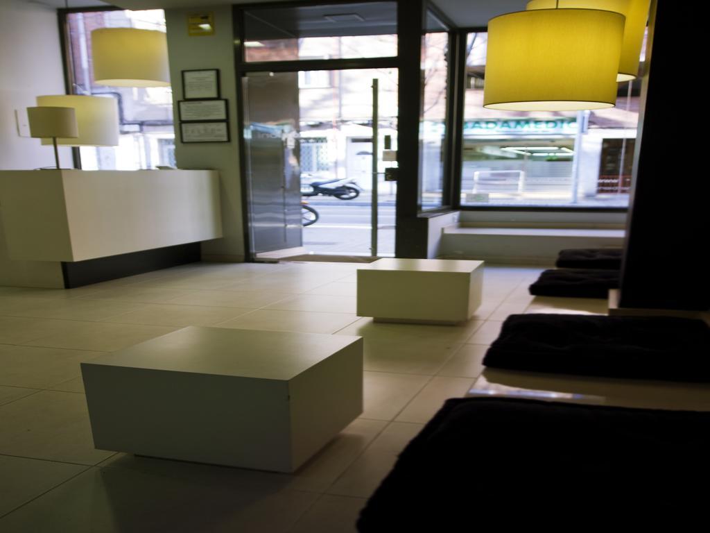 Hostal Badaloni Badalona Bagian luar foto