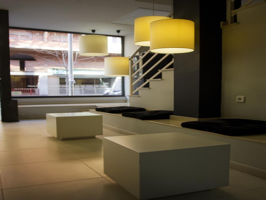 Hostal Badaloni Badalona Bagian luar foto