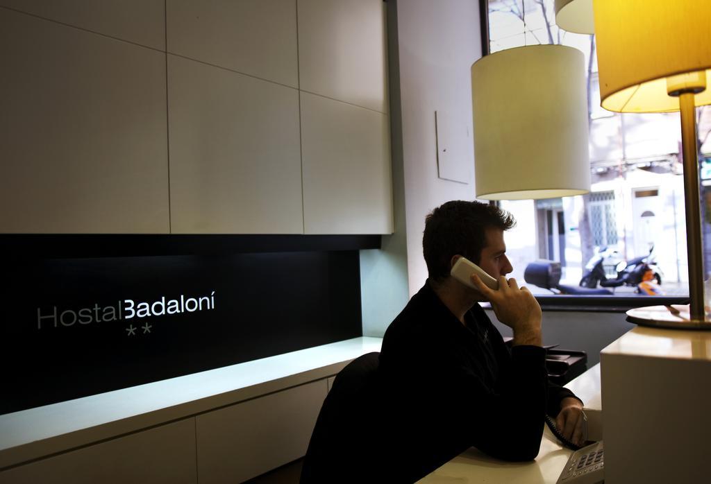 Hostal Badaloni Badalona Bagian luar foto