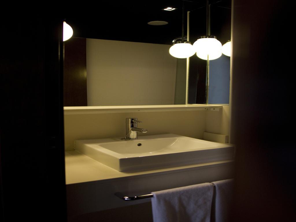 Hostal Badaloni Badalona Bagian luar foto